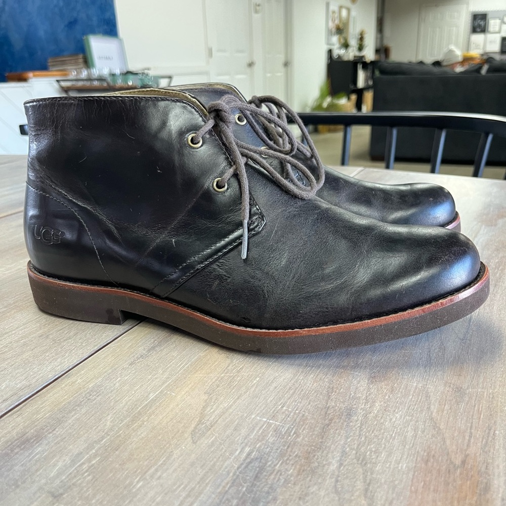 UGG Westly Mens Chelsea boots, size 10.5